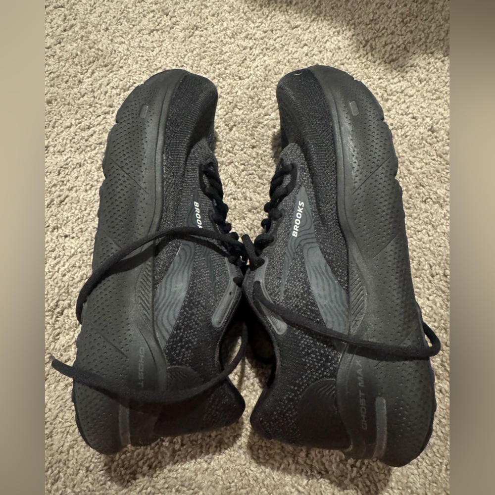 Womens Brooks Ghost Max 9.5 wide Black